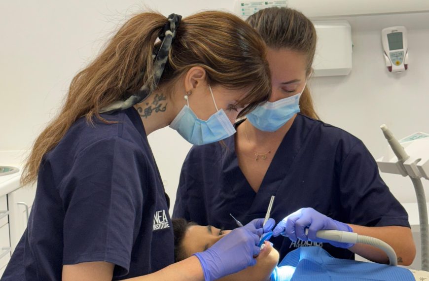 Práctica clínica de estudiantes de Máster en ortodoncia